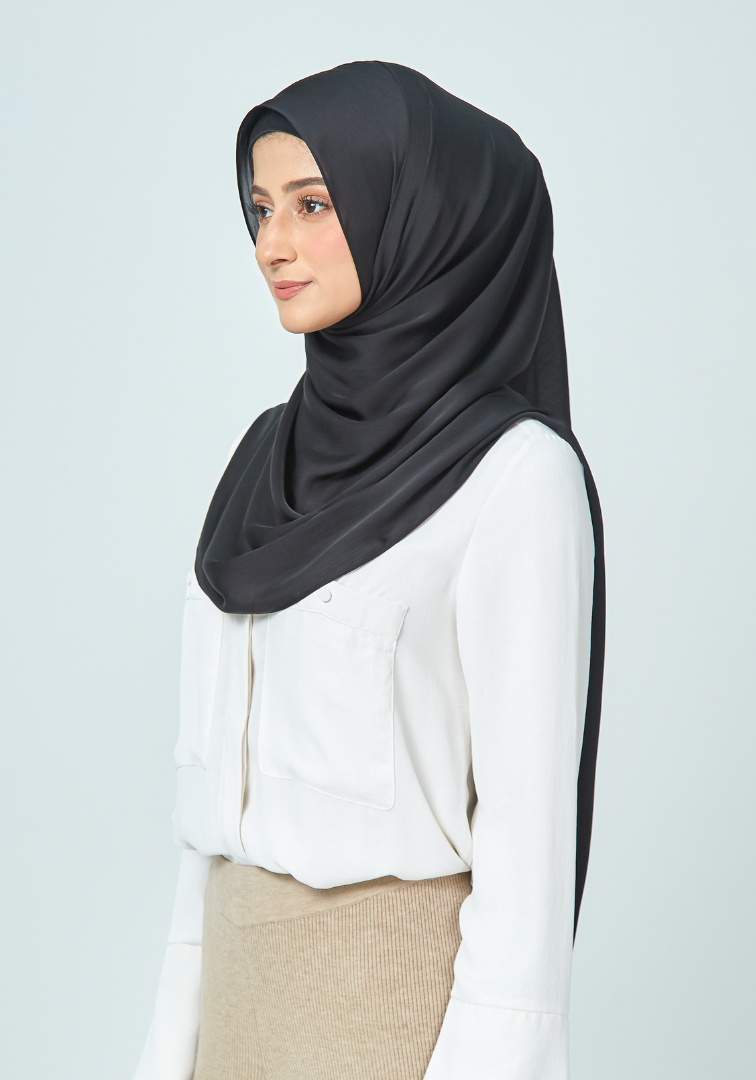 Semi-Instant Satin Hope in Bold Black