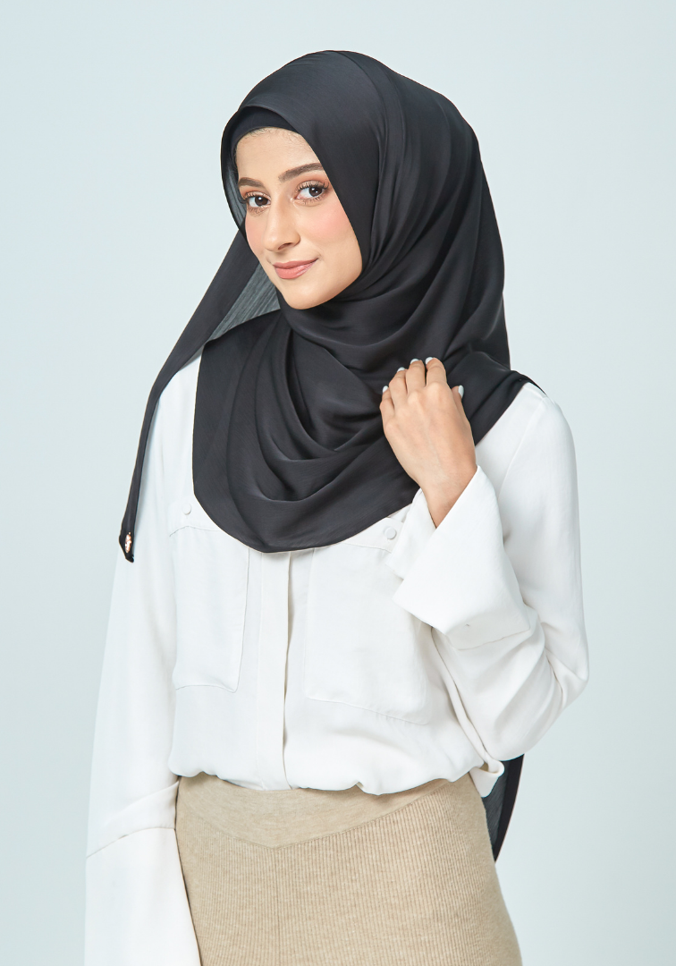 Semi-Instant Satin Hope in Bold Black