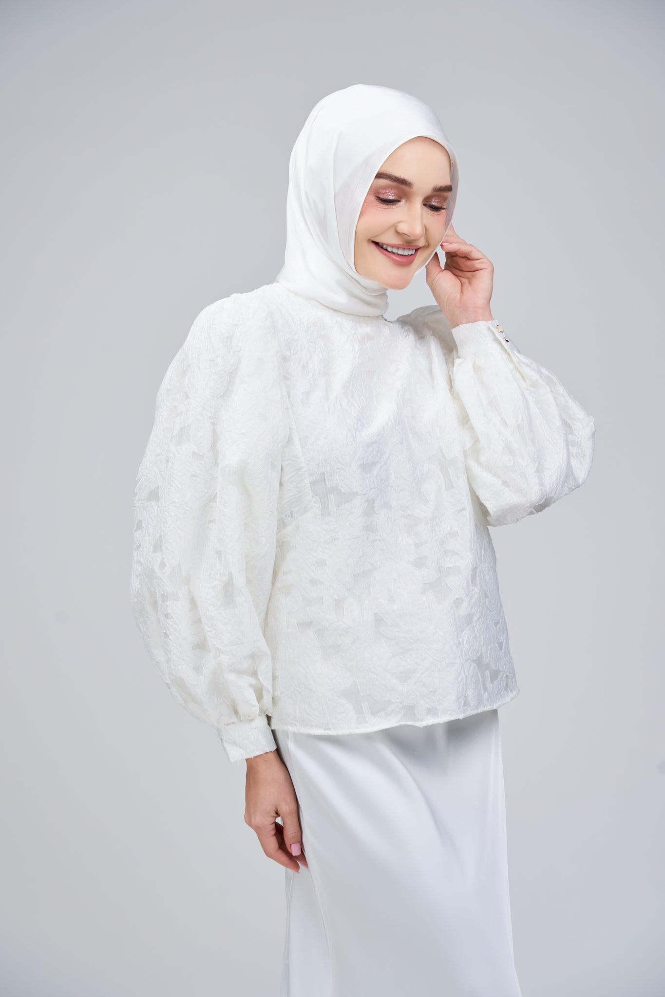 HoodX B.E in Bridal White