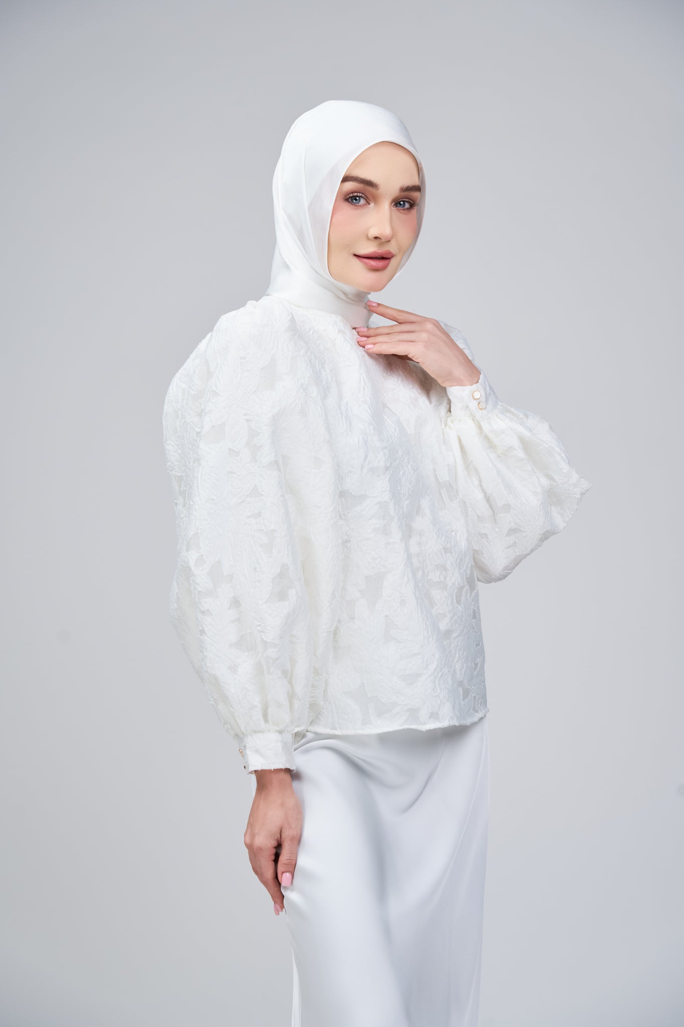 HoodX B.E in Bridal White