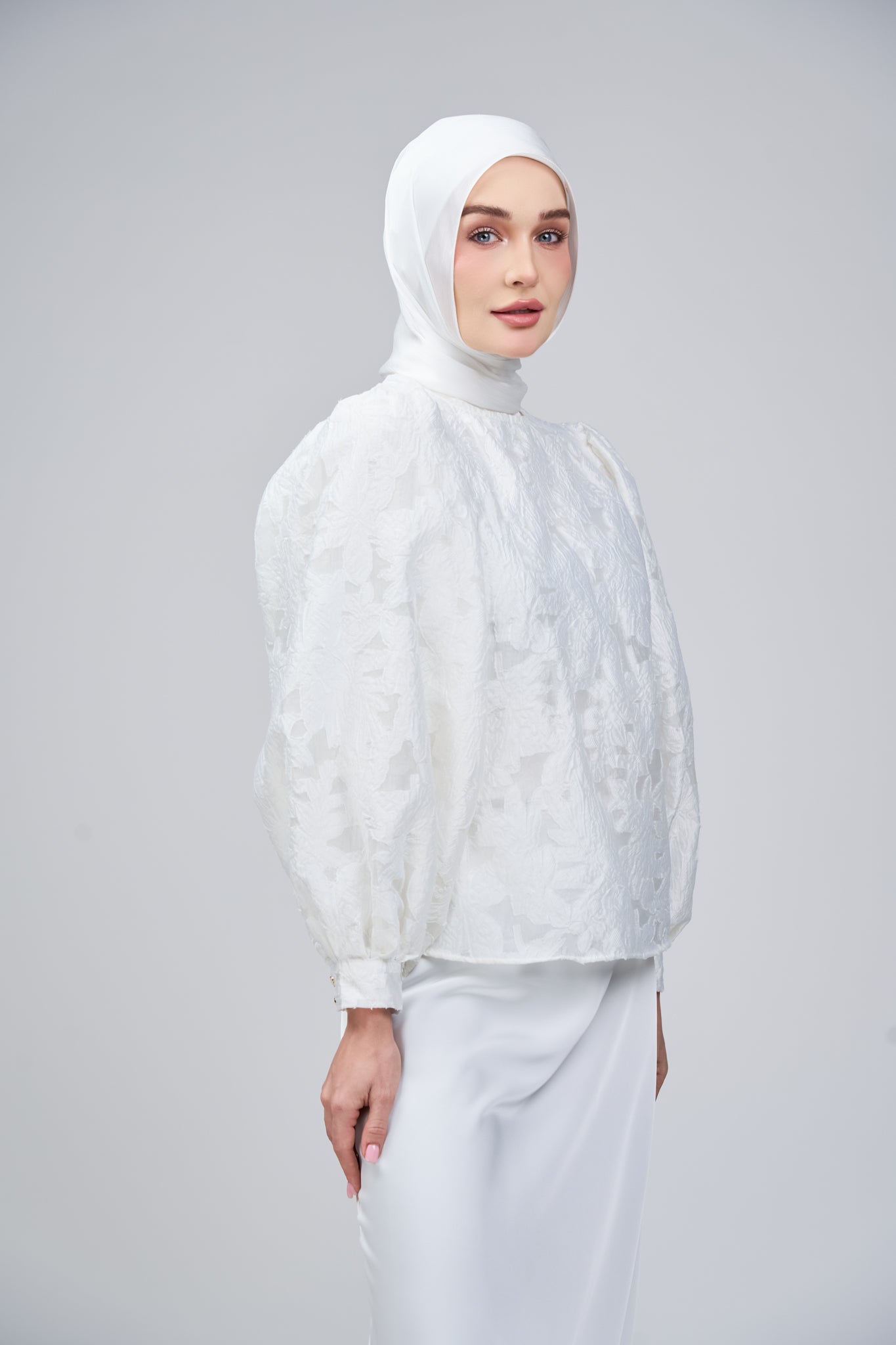 HoodX B.E in Bridal White