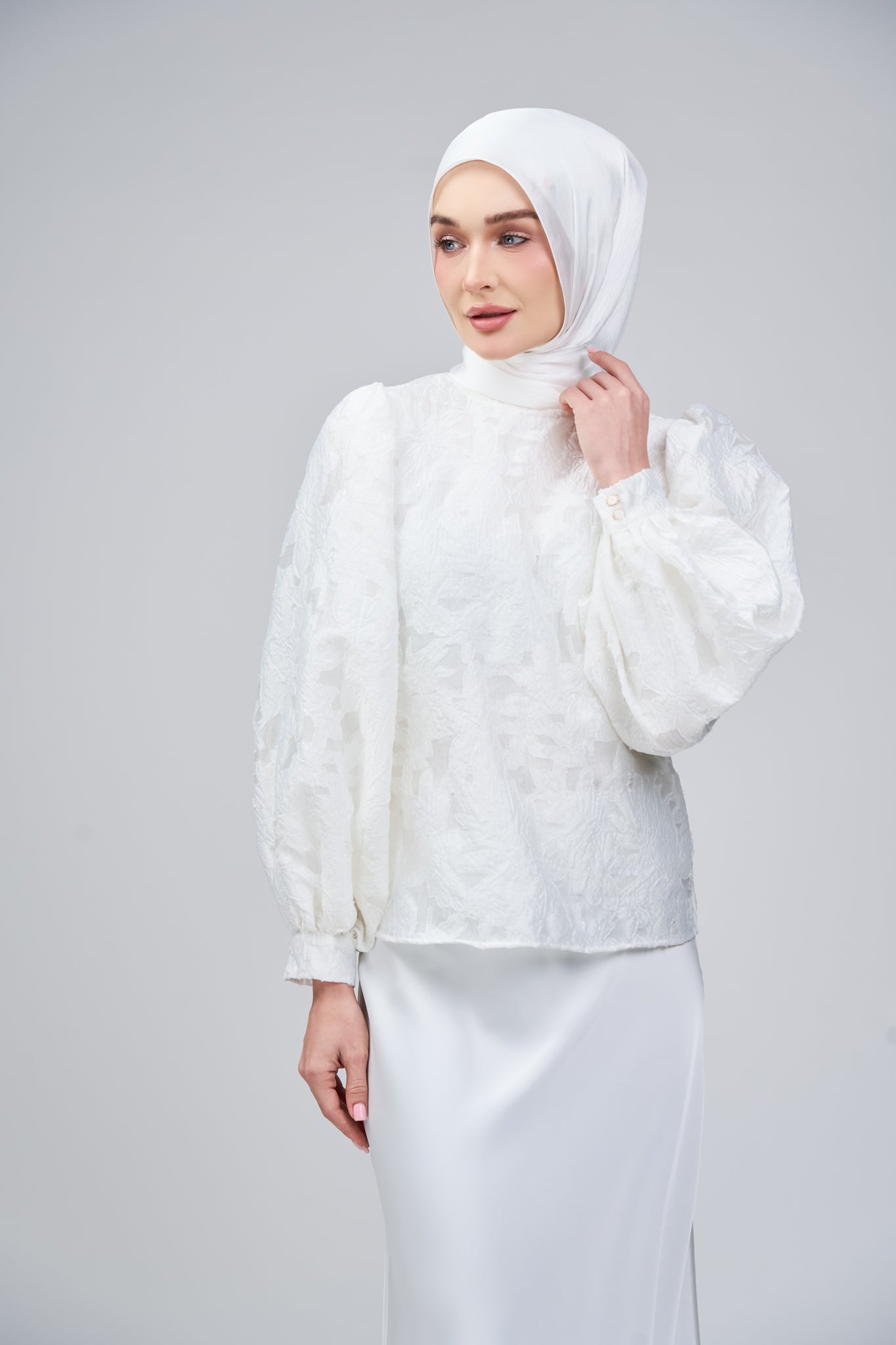 HoodX B.E in Bridal White
