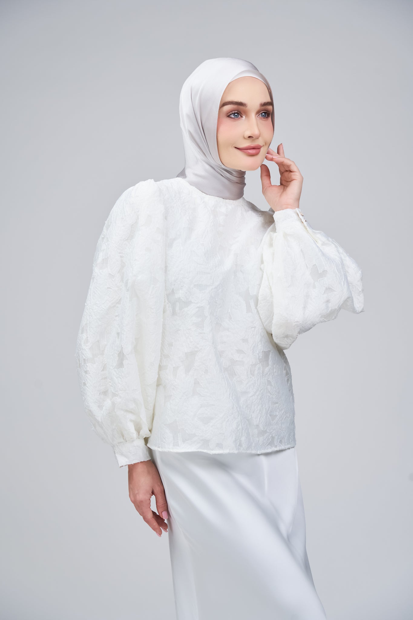 HoodX B.E in Silver Taupe