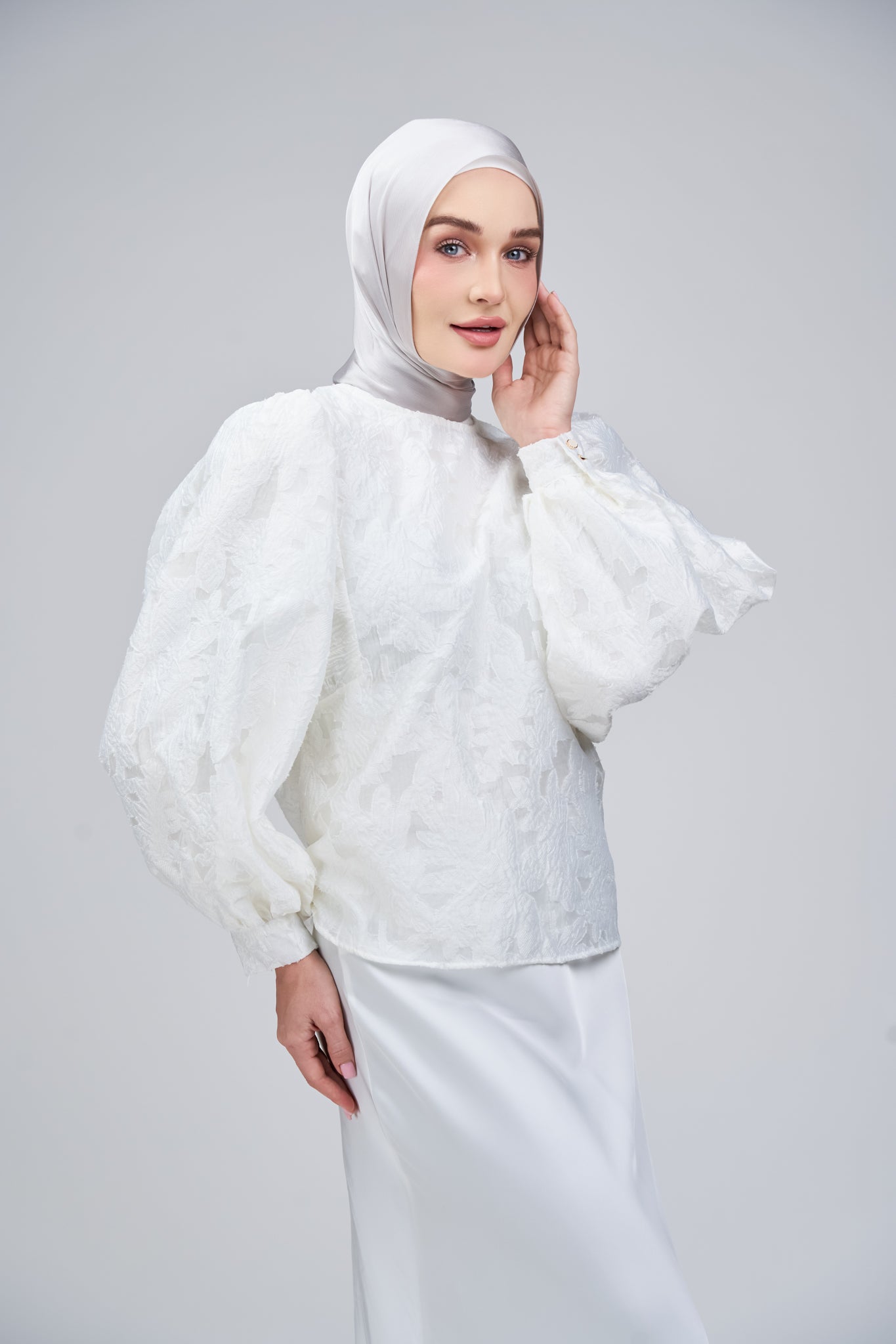 HoodX B.E in Silver Taupe