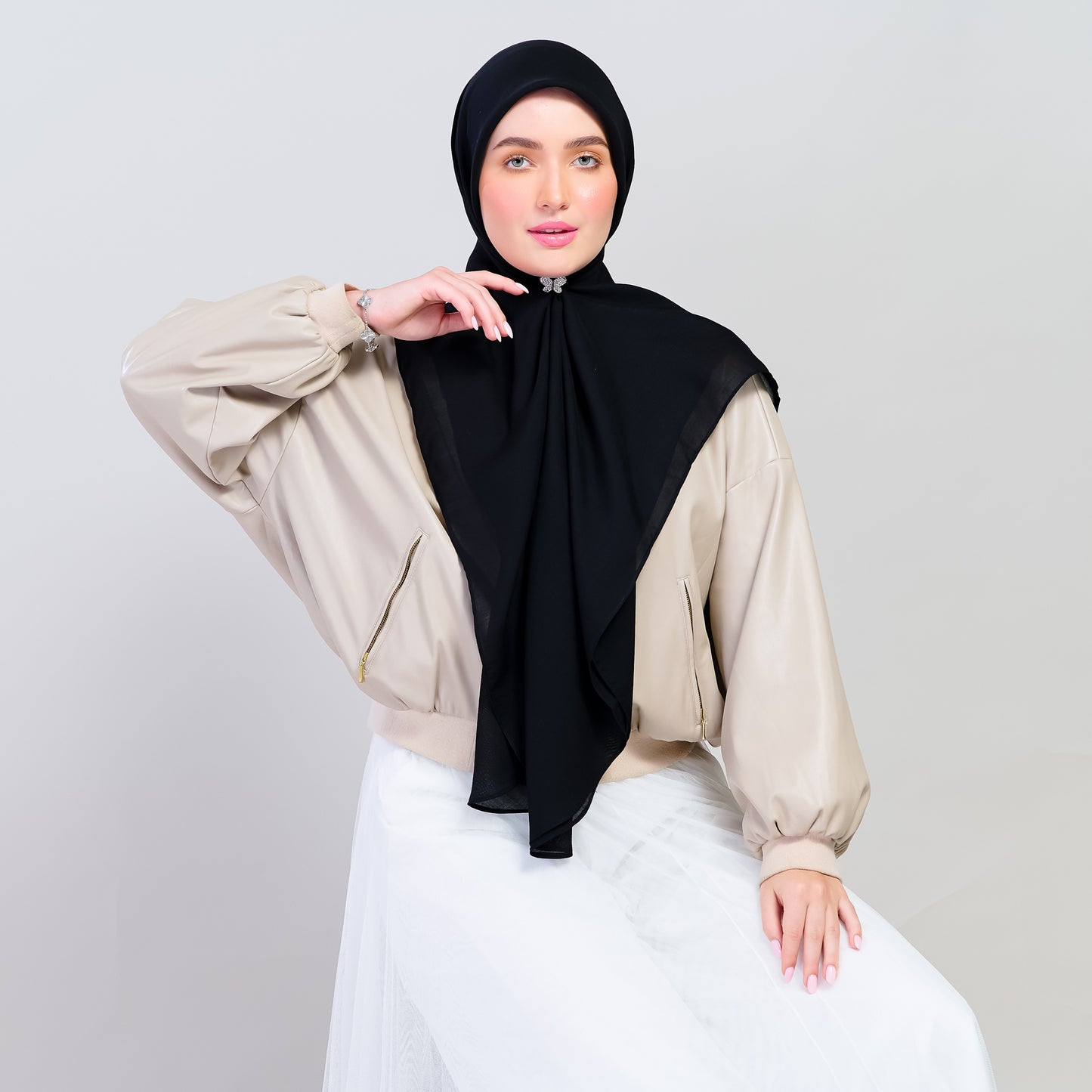 Bawal Dian in Black