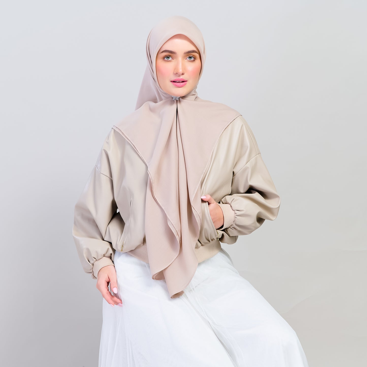 Bawal Dian in Natural Taupe