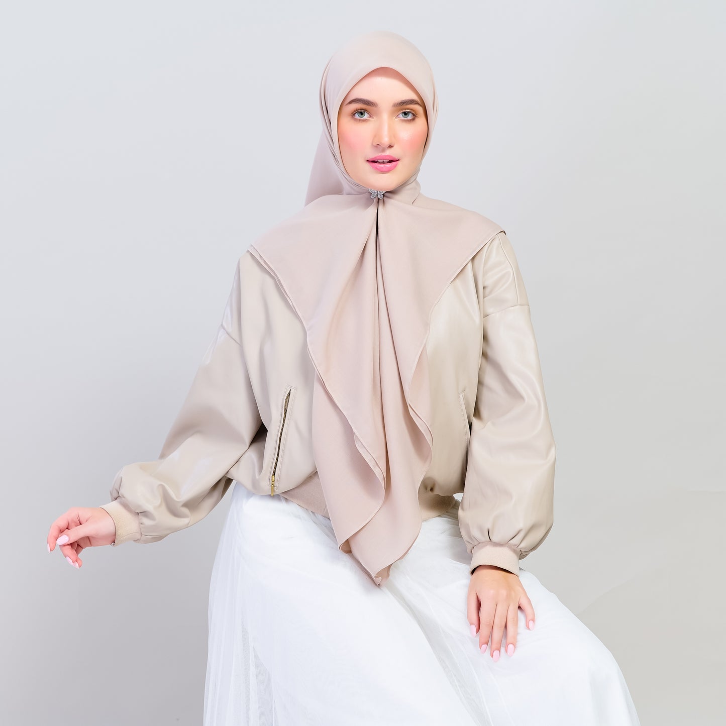 Bawal Dian in Natural Taupe