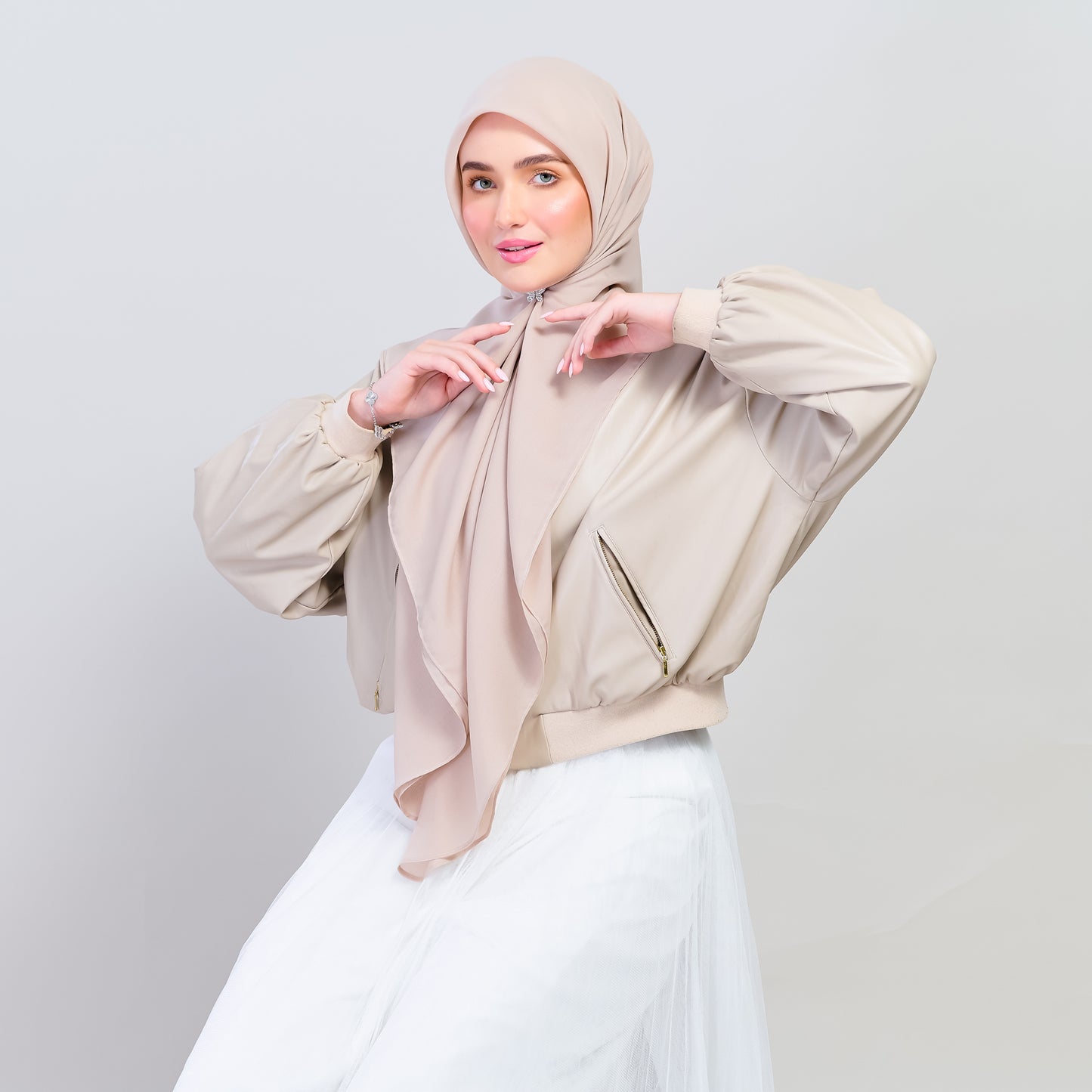 Bawal Dian in Natural Taupe