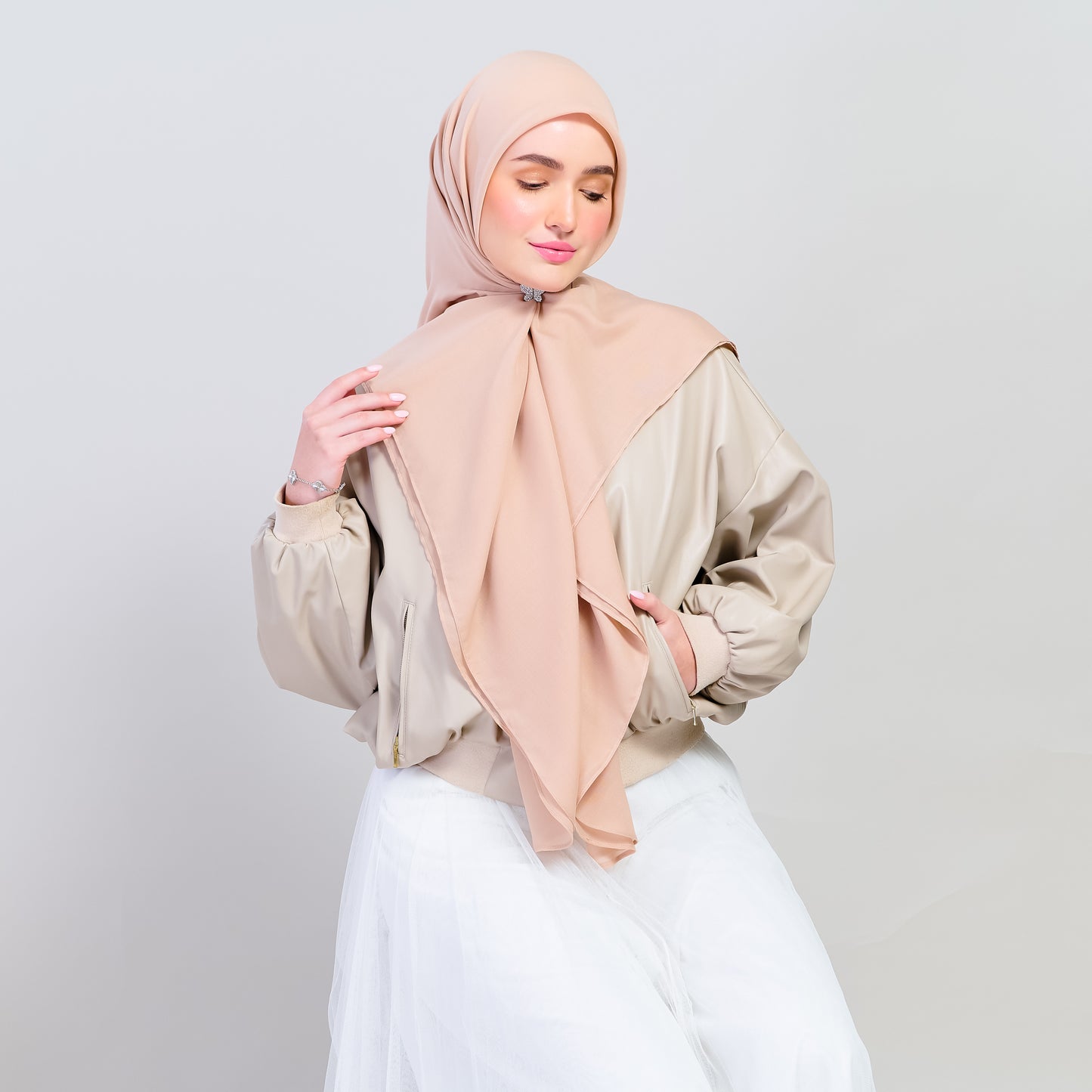 Bawal Dian in Warm Nude