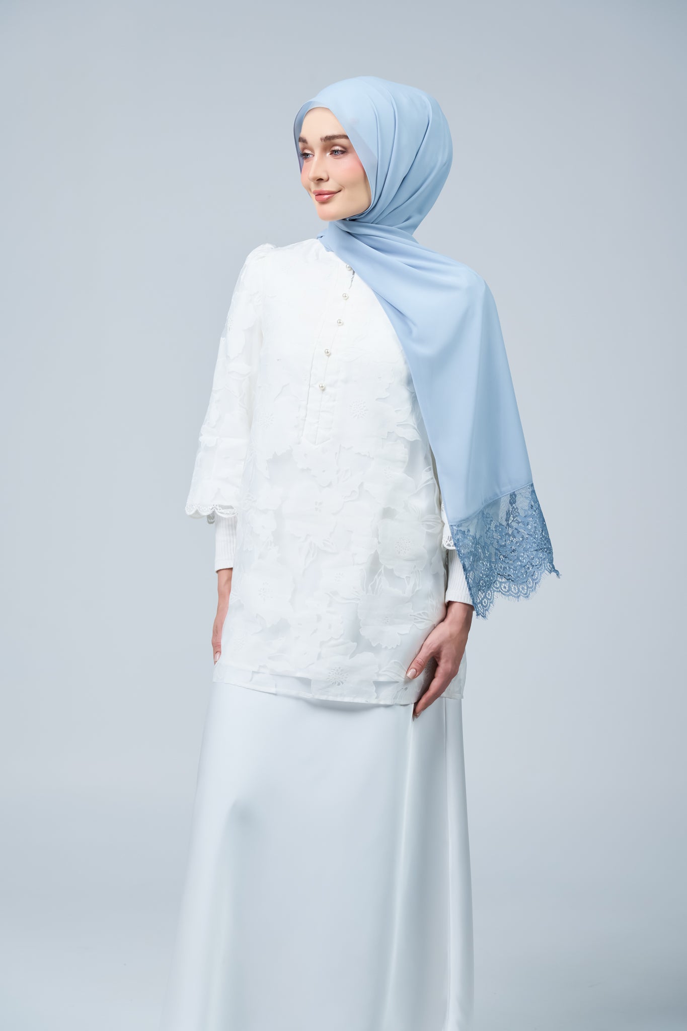 HoodX Lace in Dusty Blue