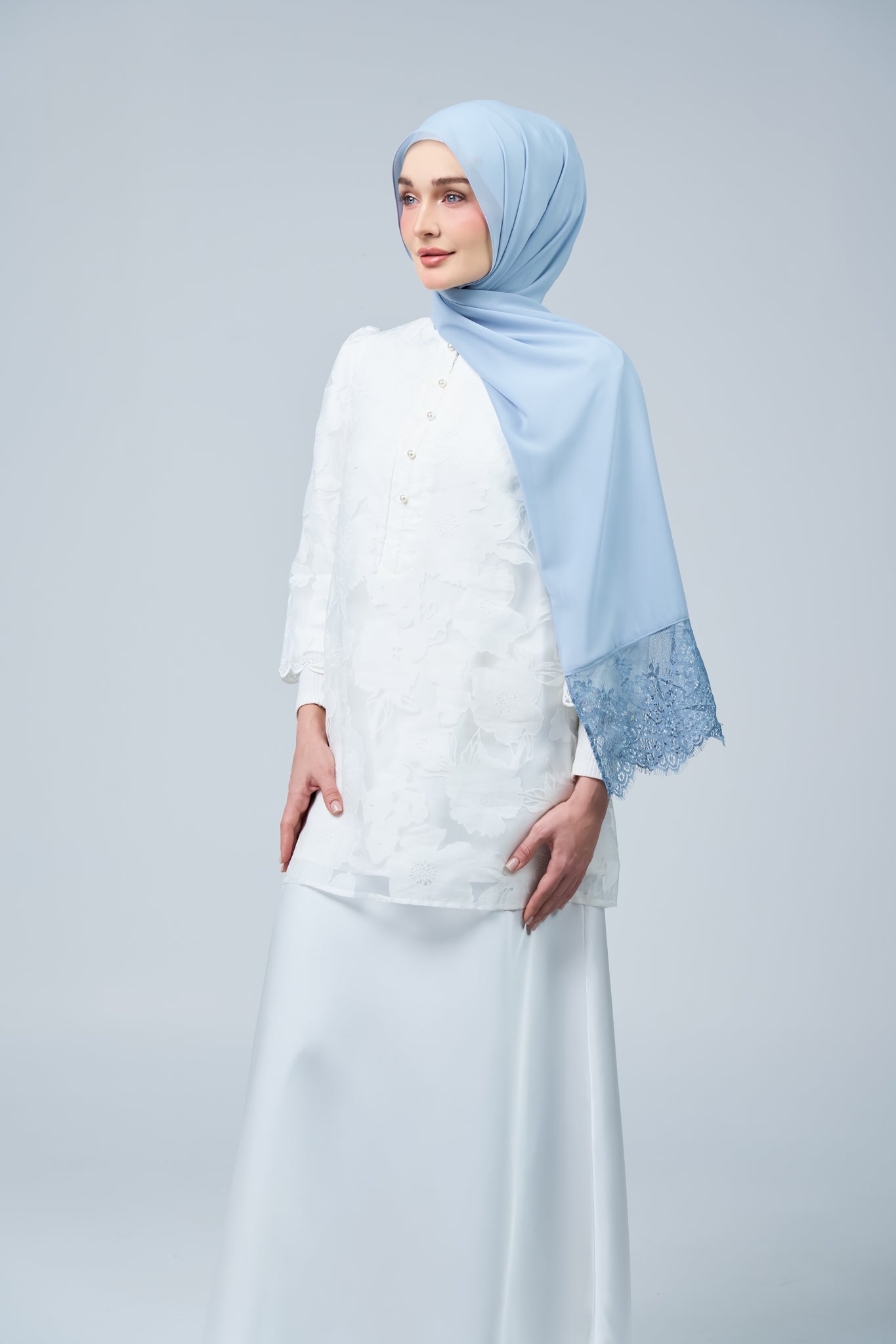 HoodX Lace in Dusty Blue
