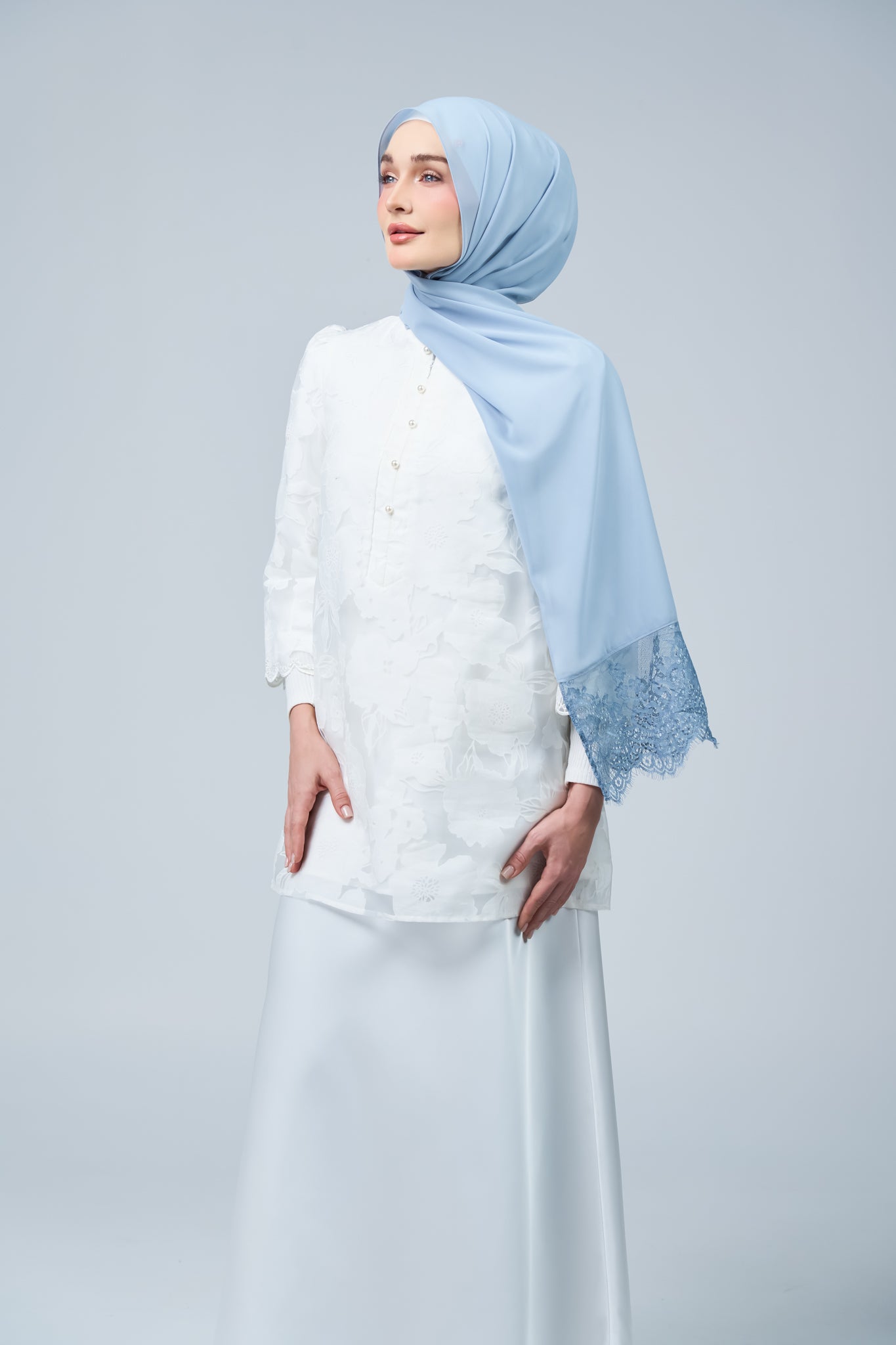 HoodX Lace in Dusty Blue