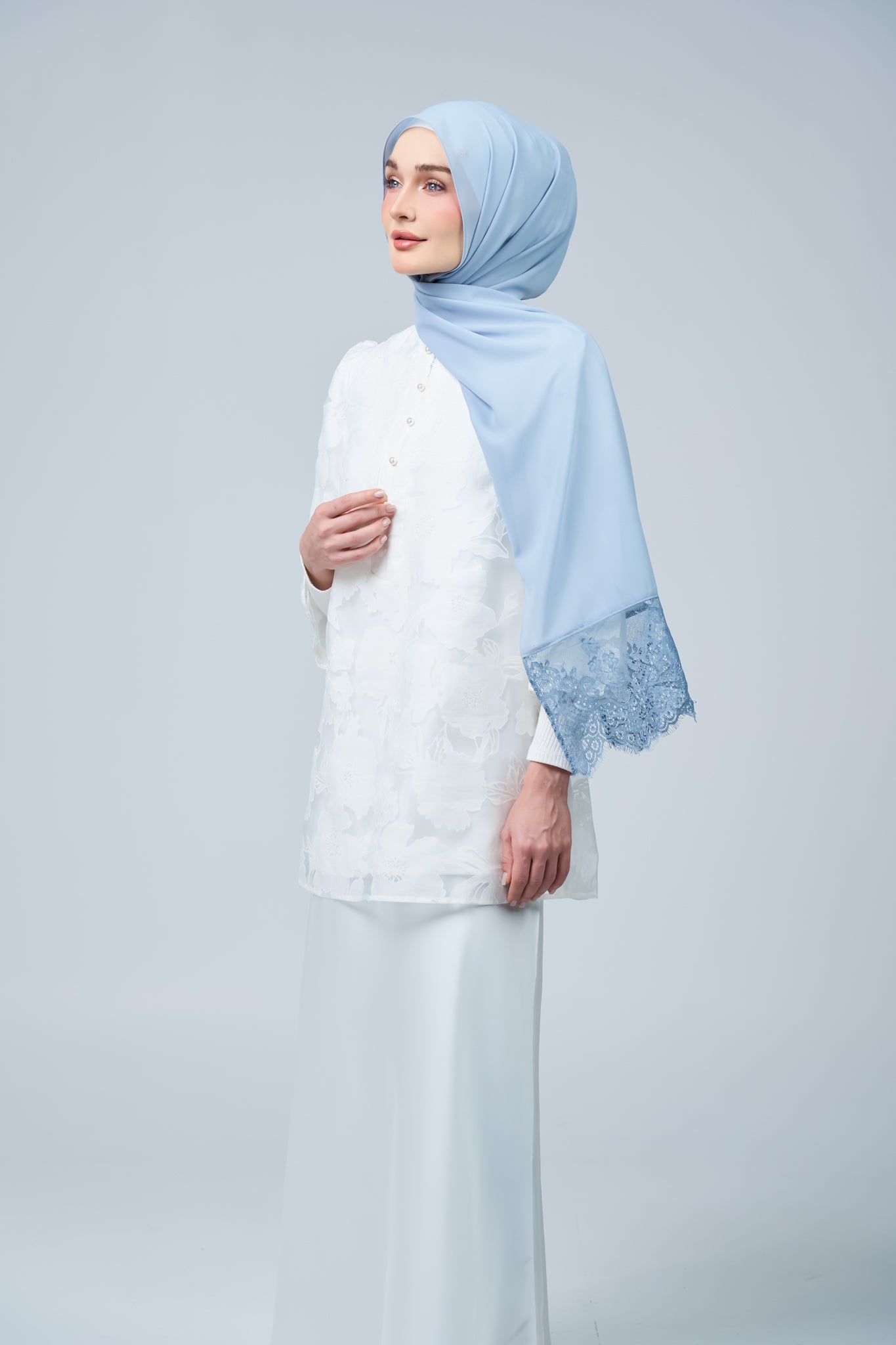 HoodX Lace in Dusty Blue