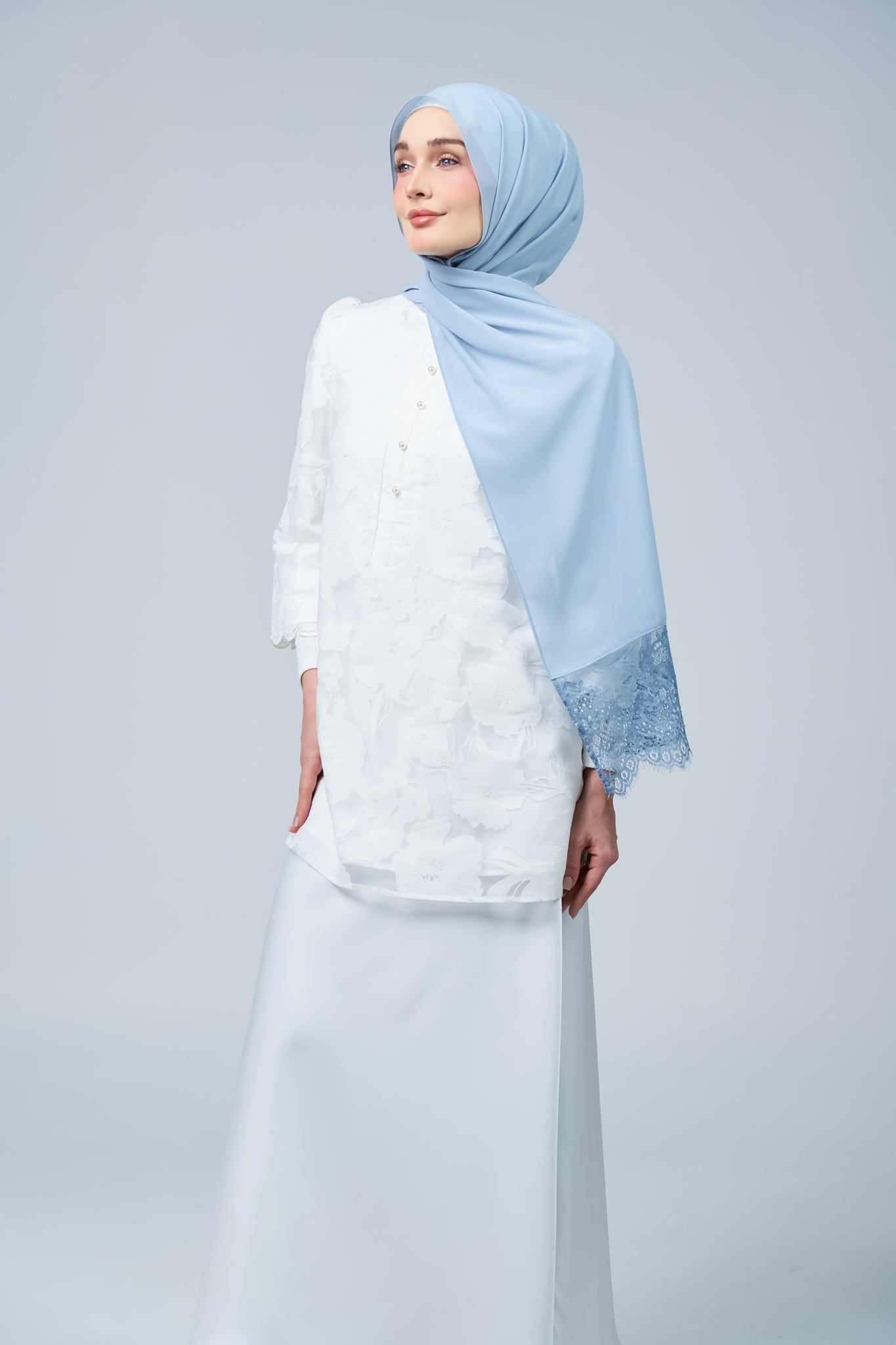 HoodX Lace in Dusty Blue
