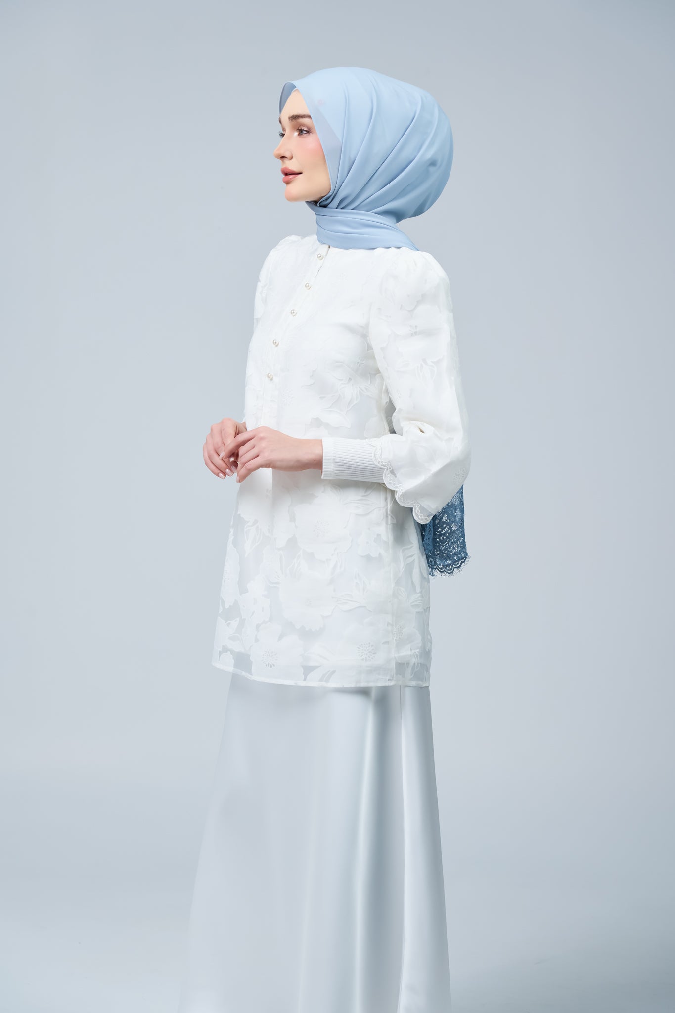 HoodX Lace in Dusty Blue