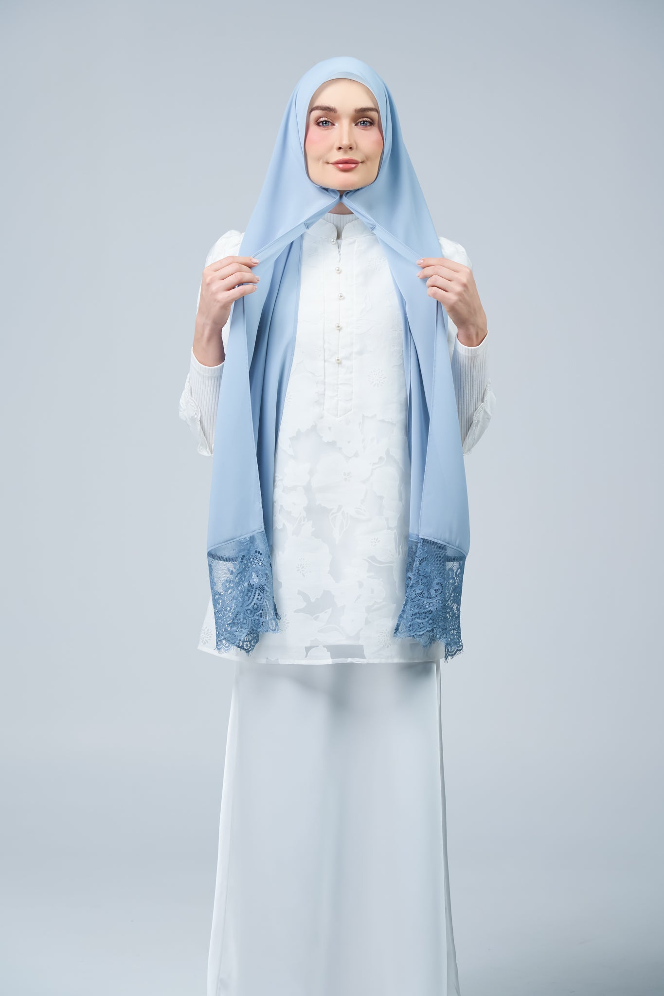 HoodX Lace in Dusty Blue