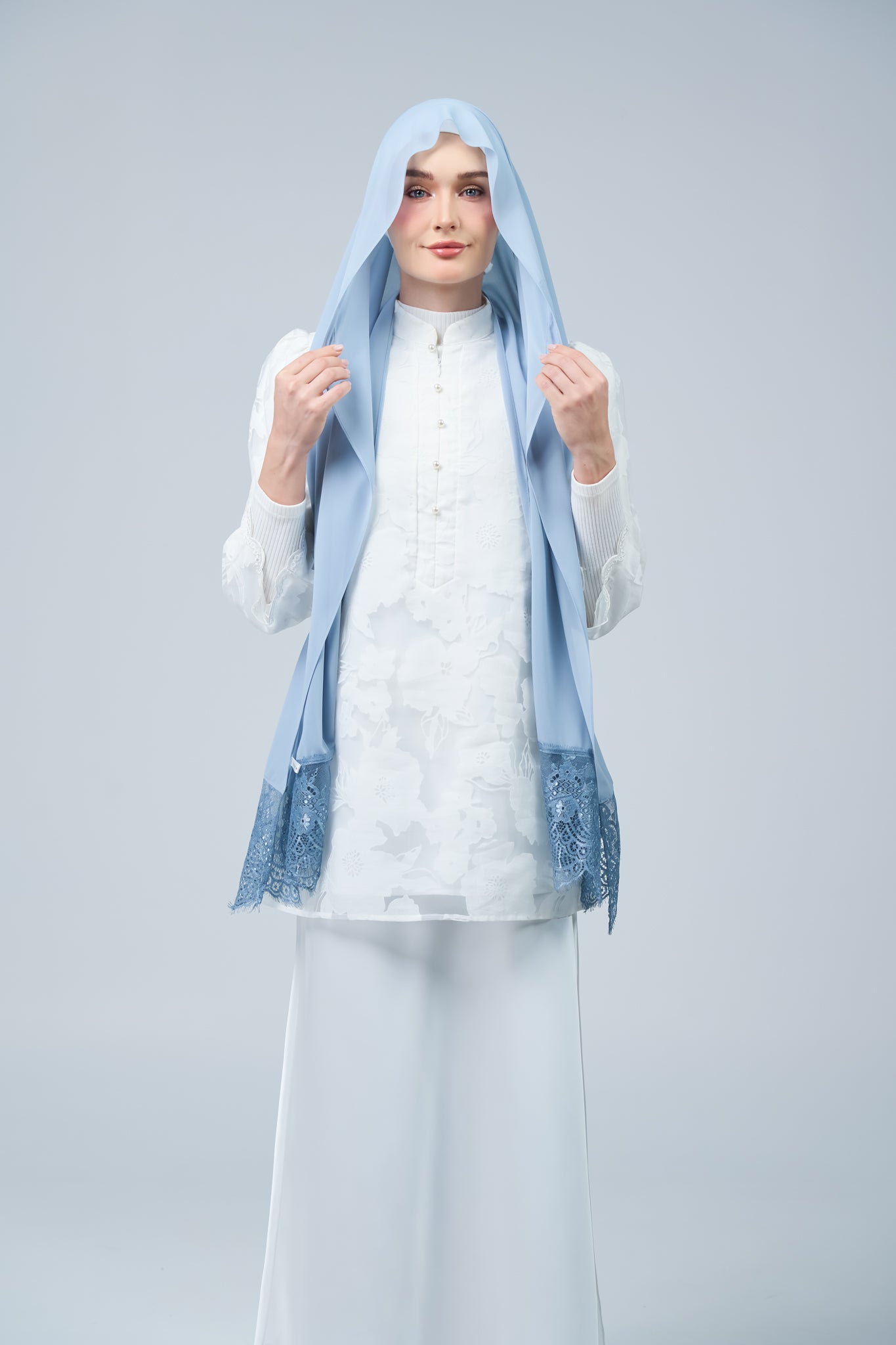 HoodX Lace in Dusty Blue