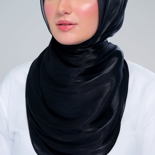 [As-Is] Raia Shawl | Ironless Shimmer in Black