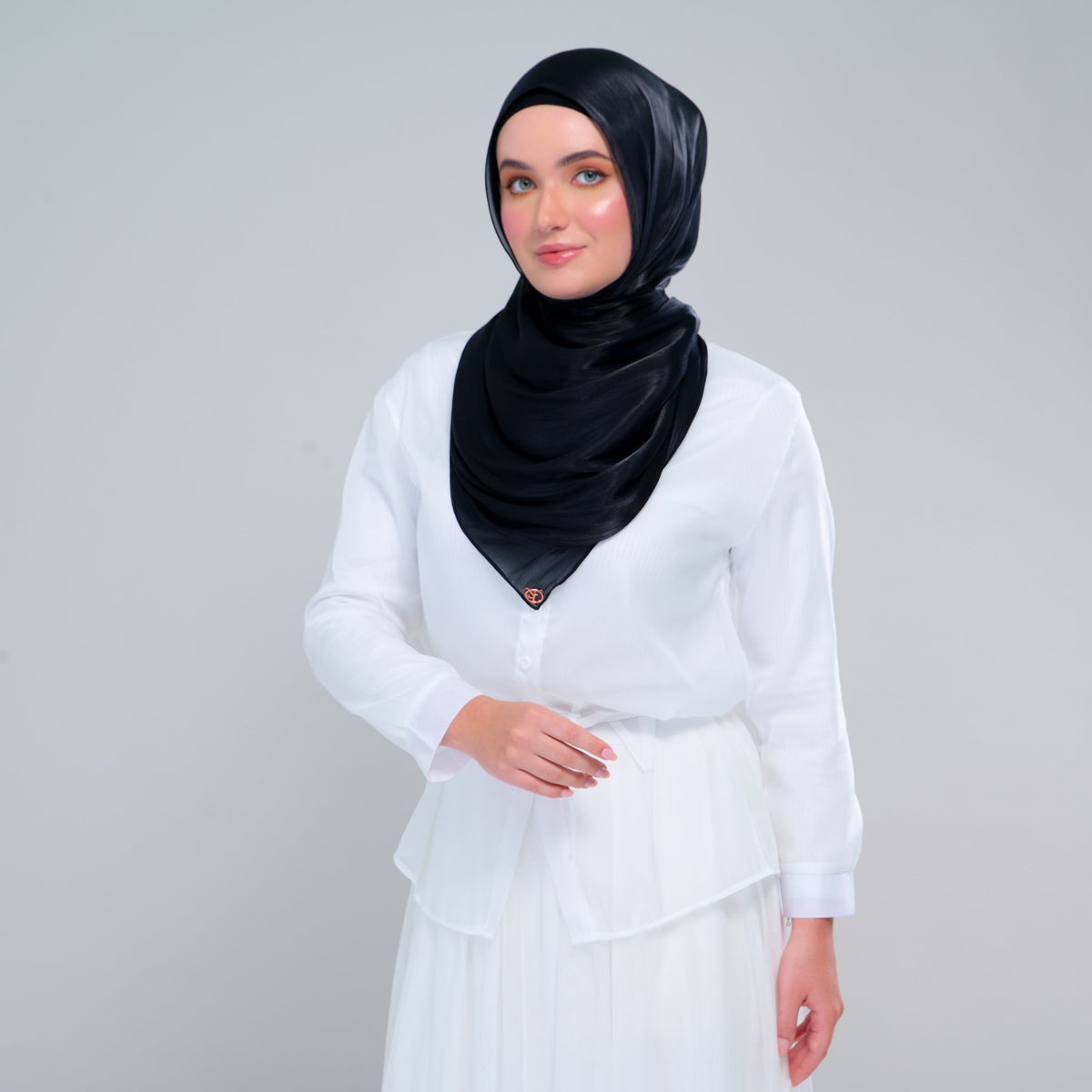 [As-Is] Raia Shawl | Ironless Shimmer in Black