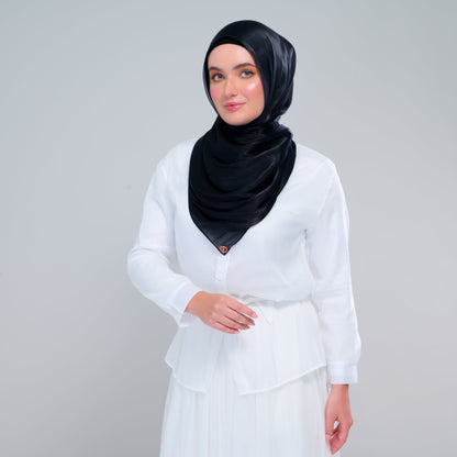 [As-Is] Raia Shawl | Ironless Shimmer in Black