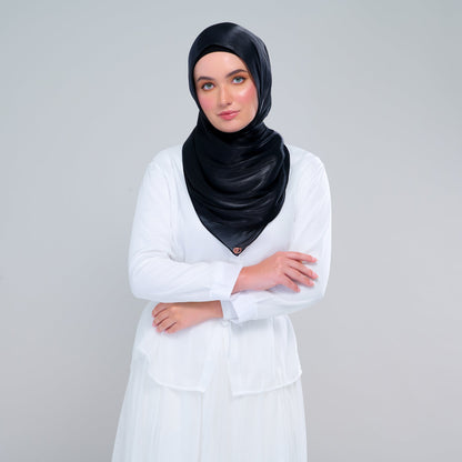 [As-Is] Raia Shawl | Ironless Shimmer in Black