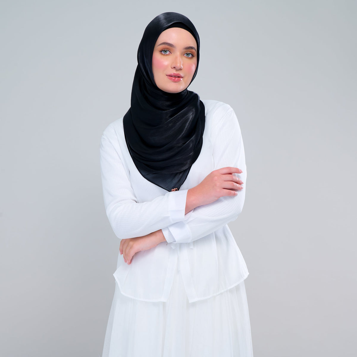 [As-Is] Raia Shawl | Ironless Shimmer in Black
