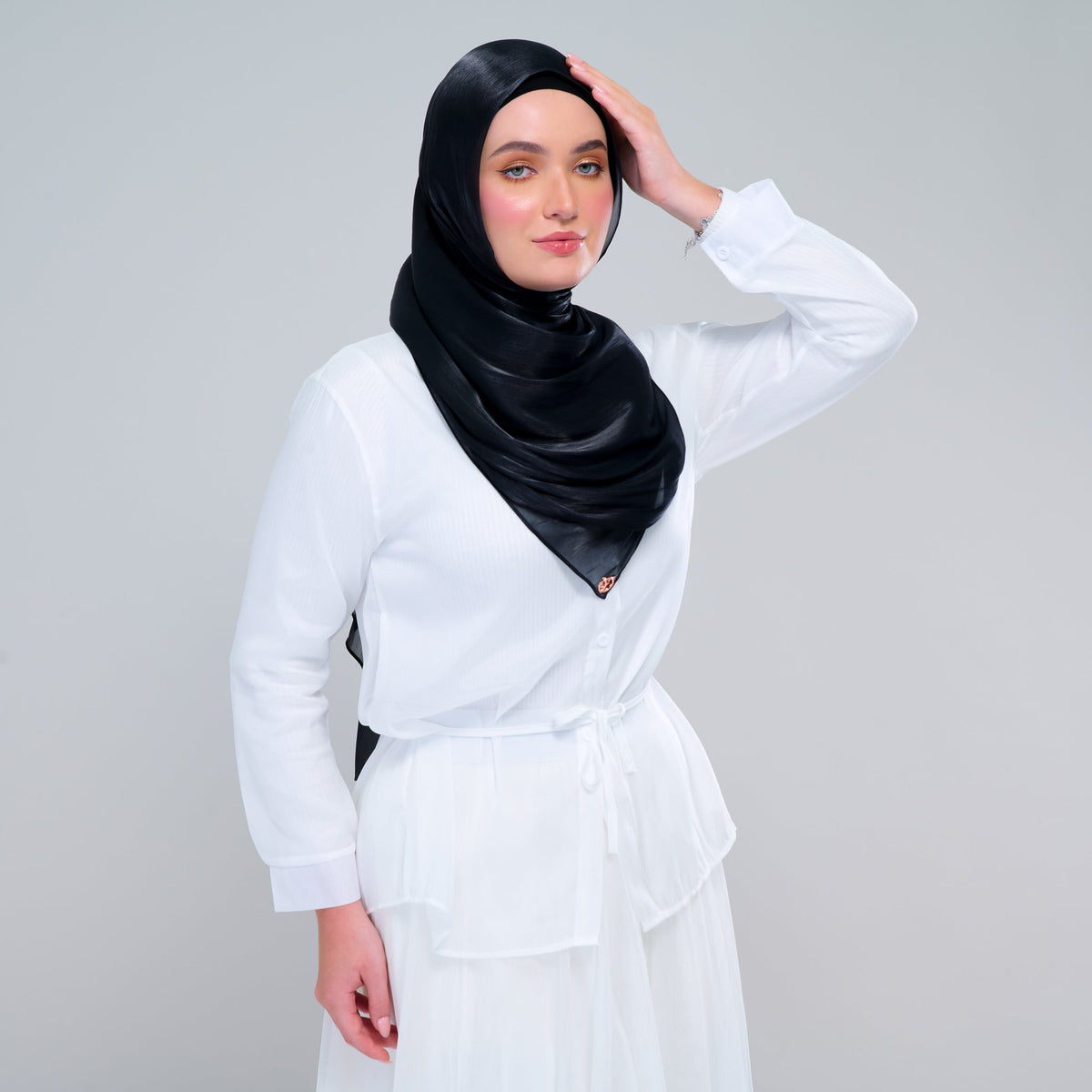 [As-Is] Raia Shawl | Ironless Shimmer in Black