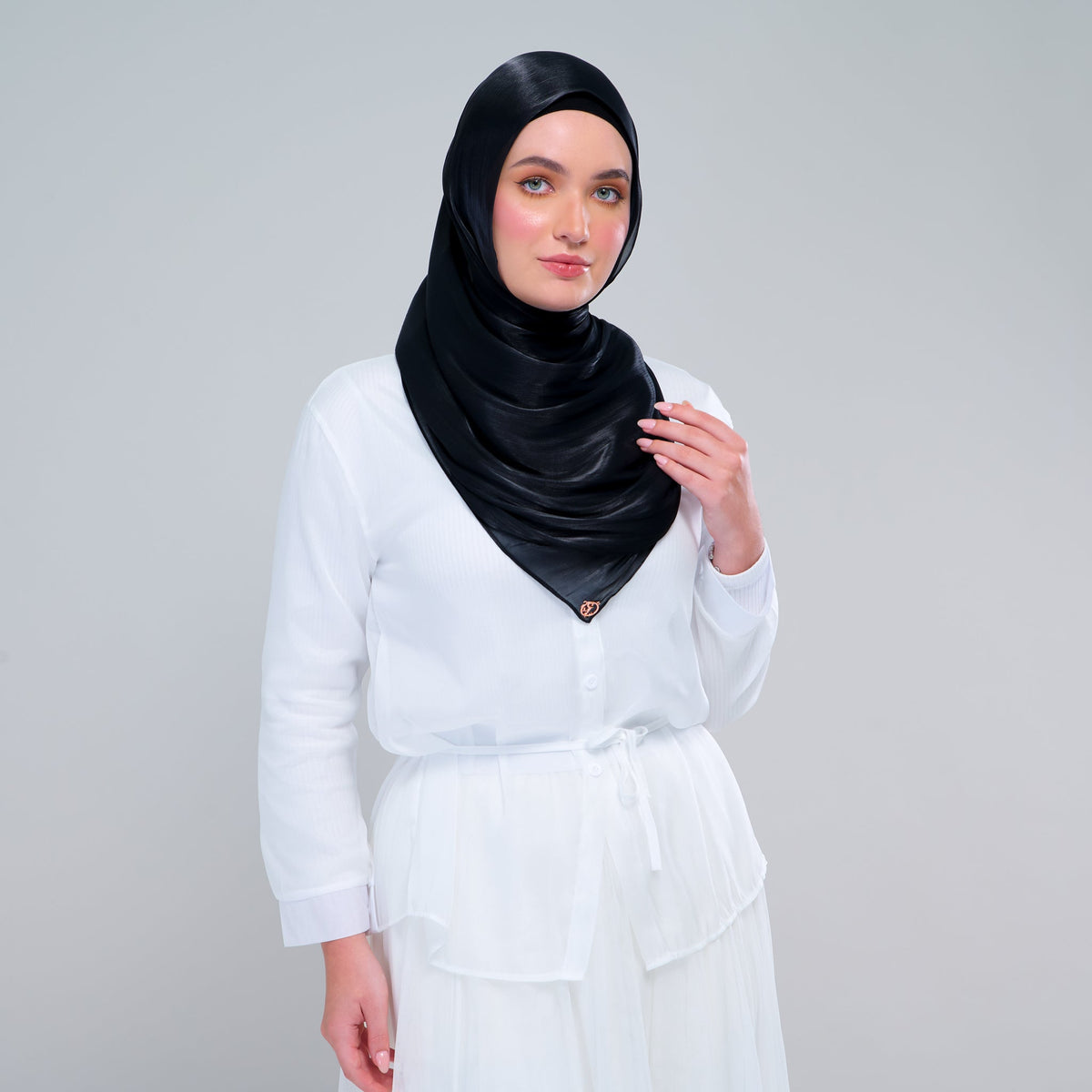 [As-Is] Raia Shawl | Ironless Shimmer in Black