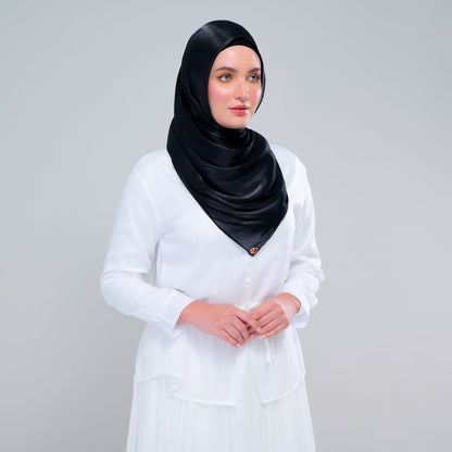 [As-Is] Raia Shawl | Ironless Shimmer in Black