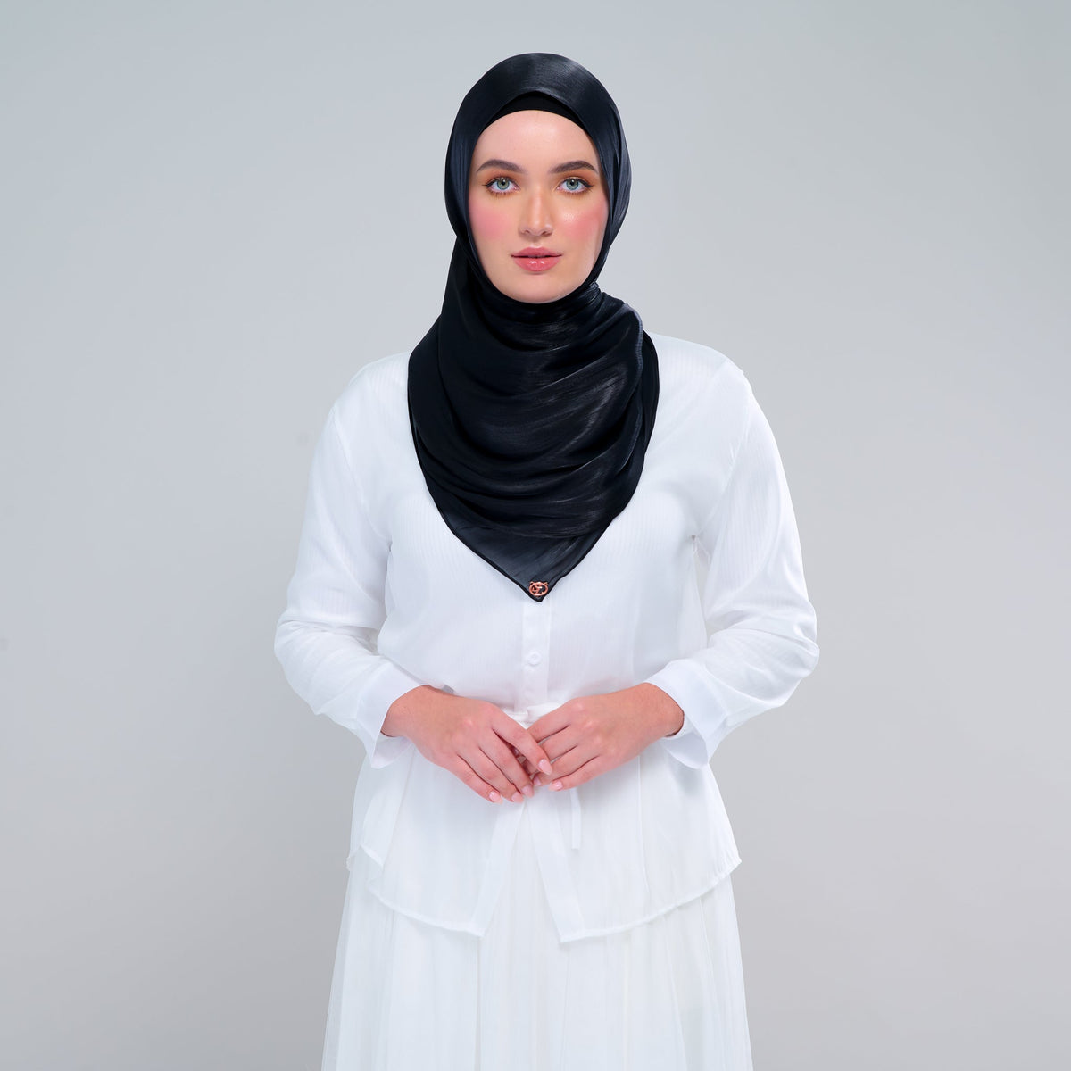 [As-Is] Raia Shawl | Ironless Shimmer in Black