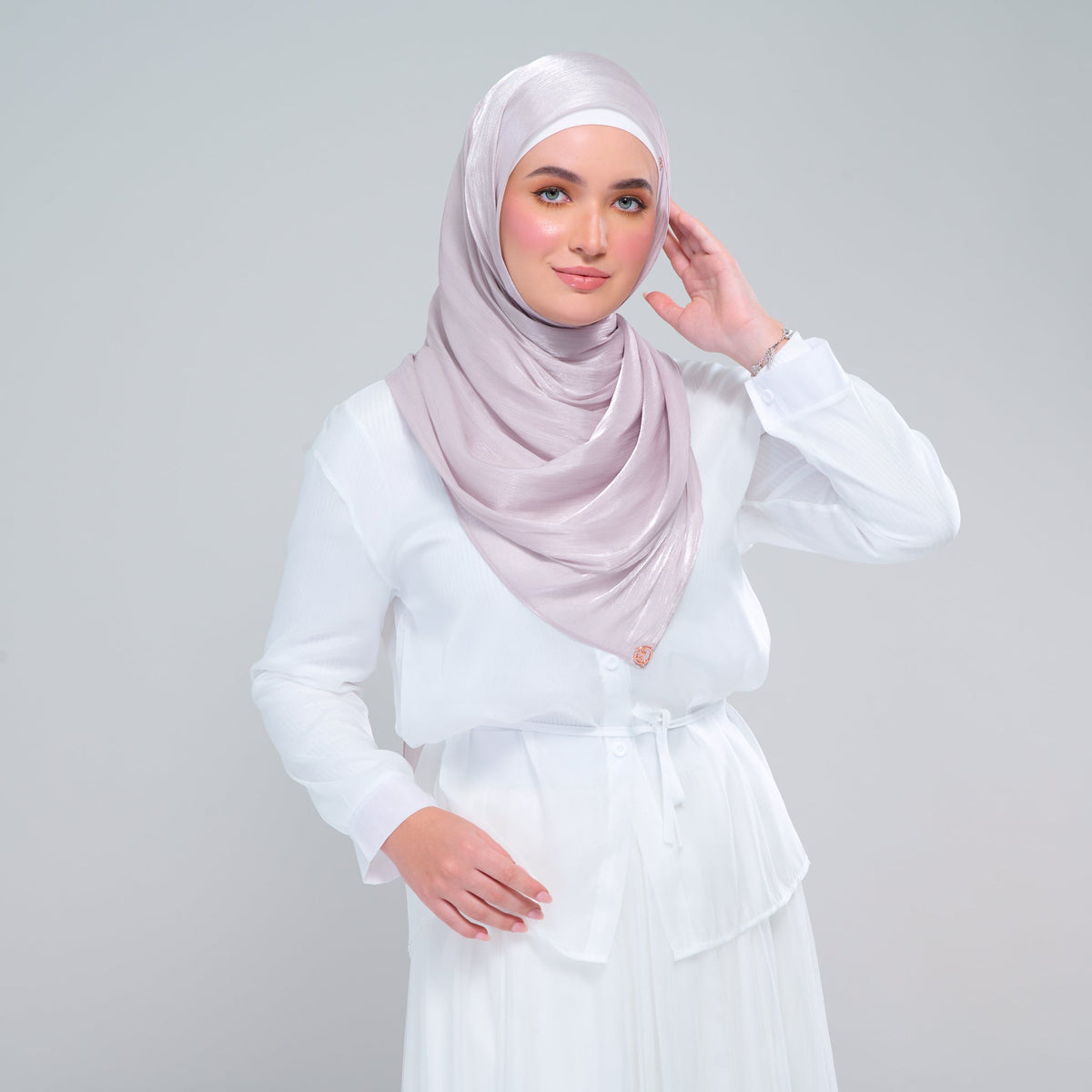 [As-Is] Raia Shawl | Ironless Shimmer in Classic Taupe