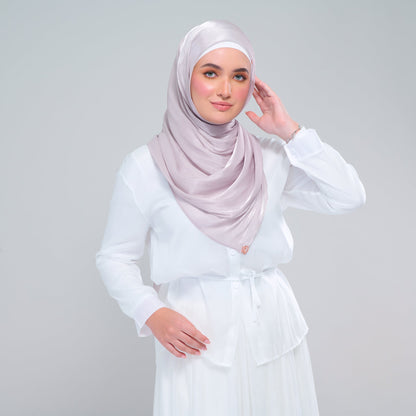 [As-Is] Raia Shawl | Ironless Shimmer in Classic Taupe