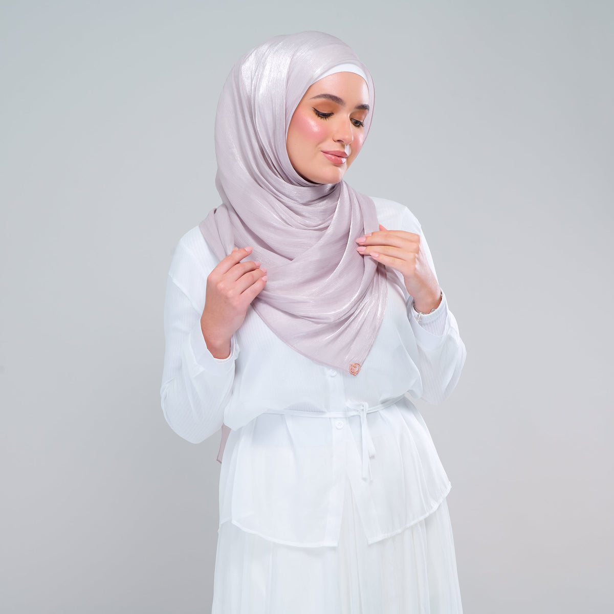 [As-Is] Raia Shawl | Ironless Shimmer in Classic Taupe