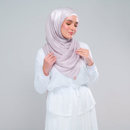 [As-Is] Raia Shawl | Ironless Shimmer in Classic Taupe