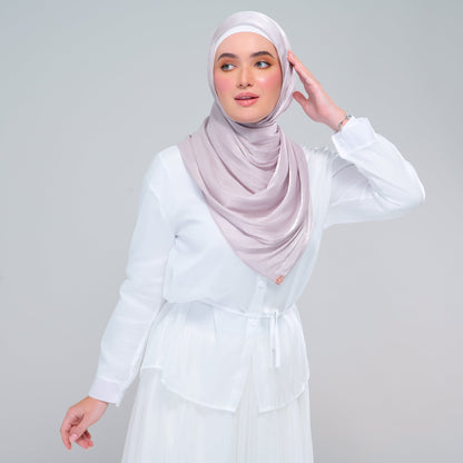 [As-Is] Raia Shawl | Ironless Shimmer in Classic Taupe