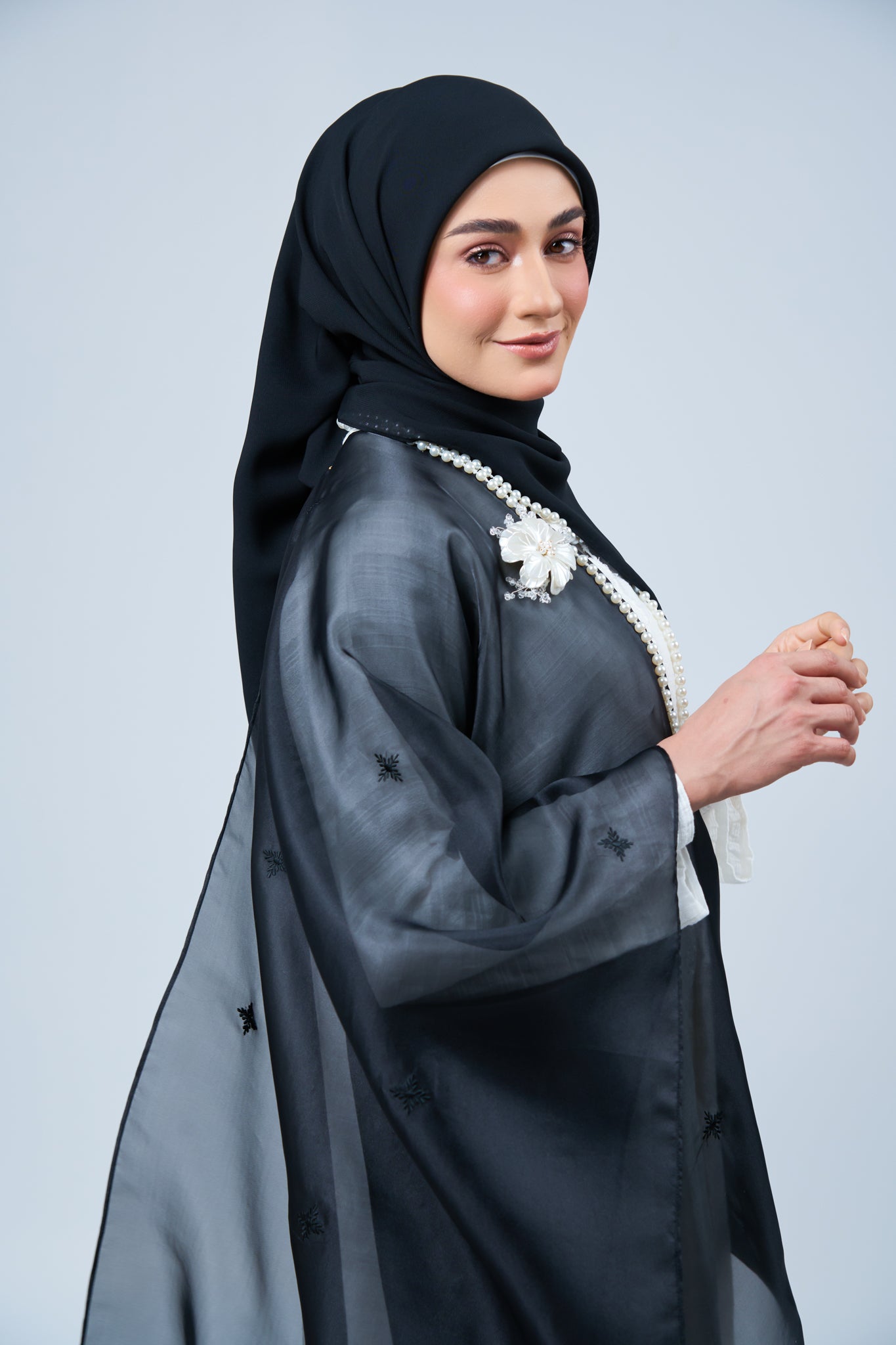 Selendang Rhea in Cempaka [Classic Black]