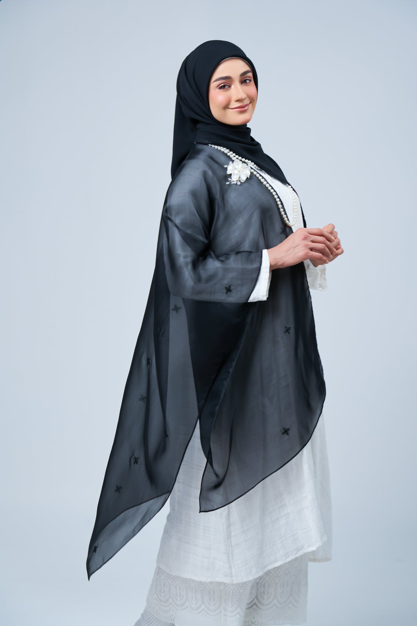 Selendang Rhea in Cempaka [Classic Black]