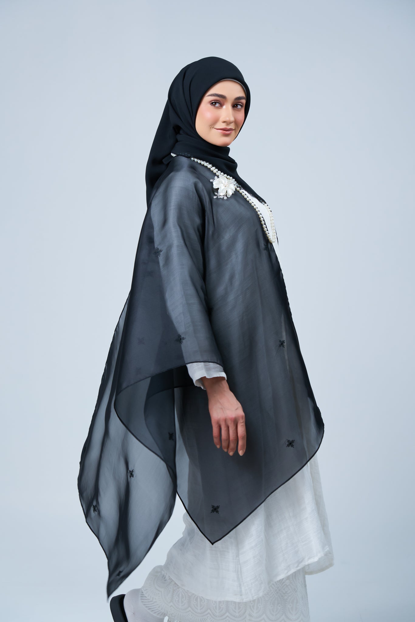 Selendang Rhea in Cempaka [Classic Black]