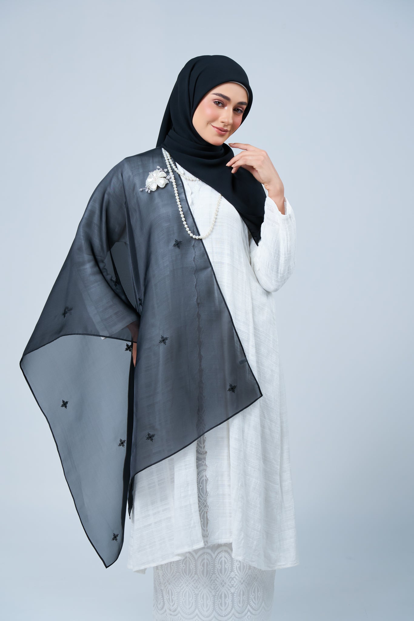 Selendang Rhea in Cempaka [Classic Black]