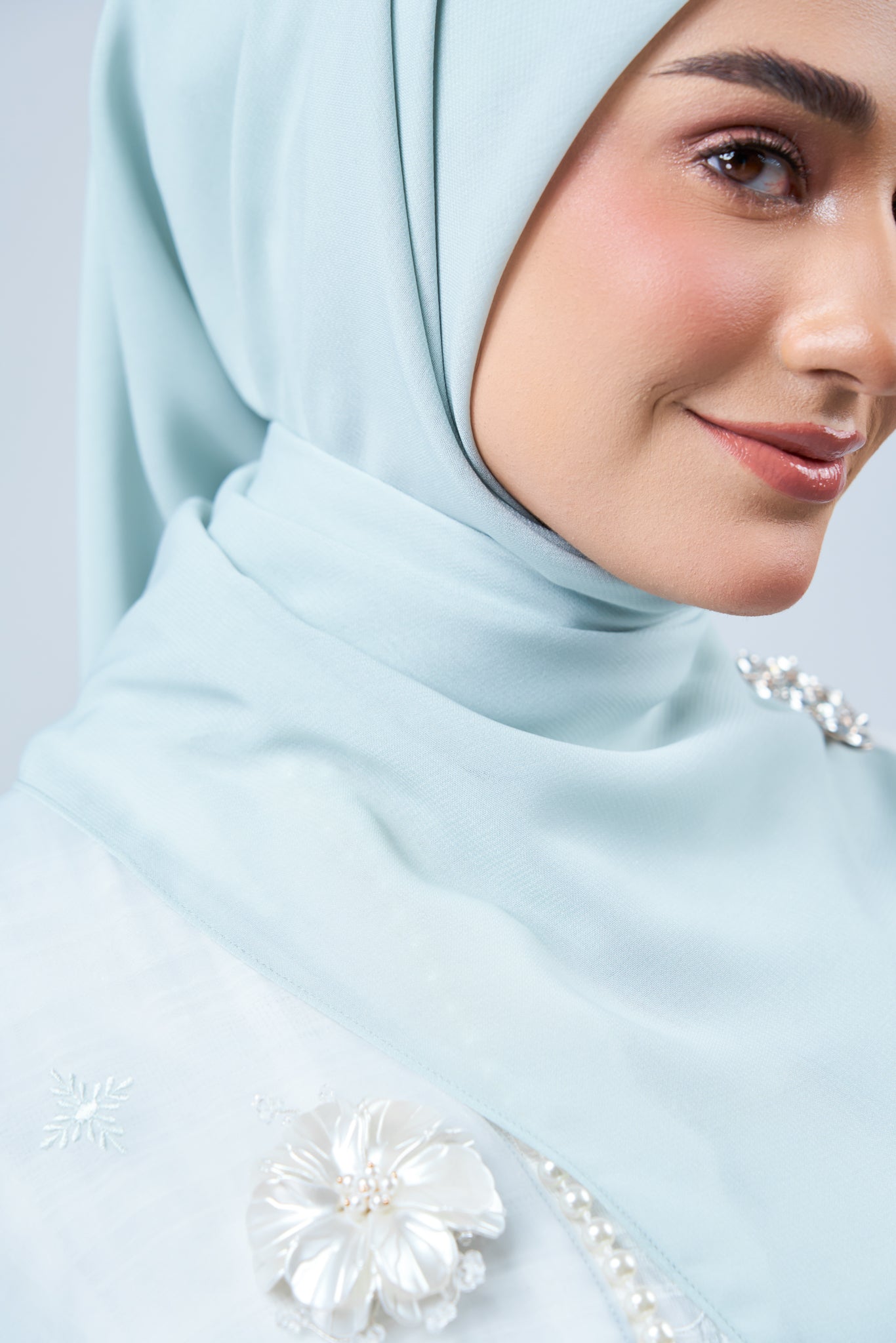 Rhea Bawal in Embun [Light Tiffany]