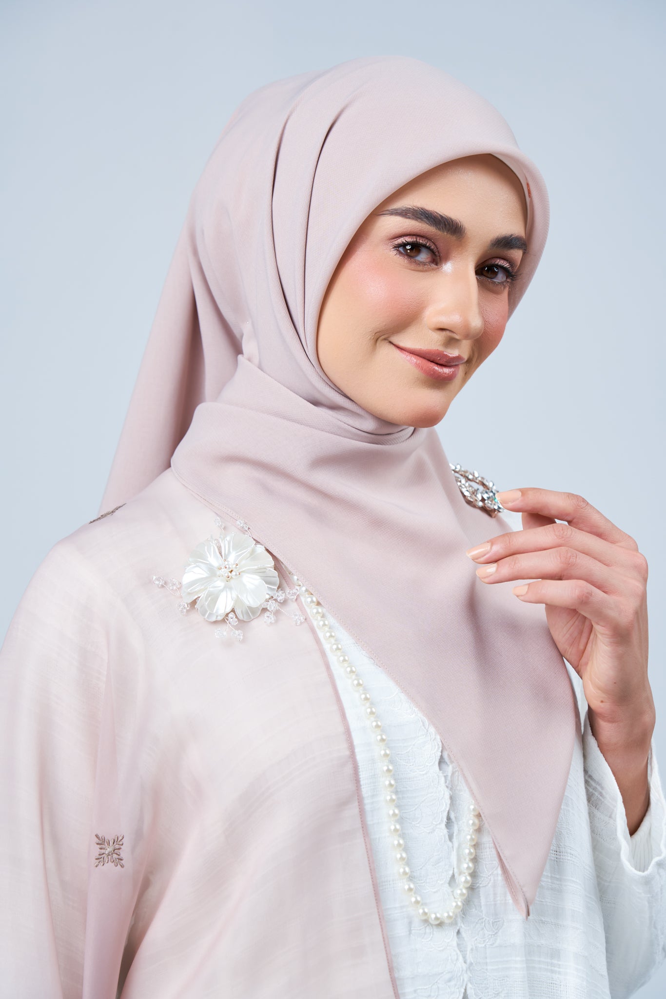 Selendang Rhea in Ratna [Ash]