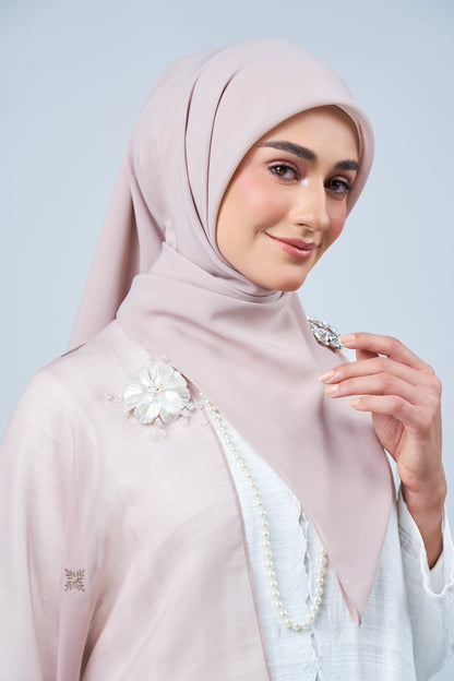 Selendang Rhea in Ratna [Ash]