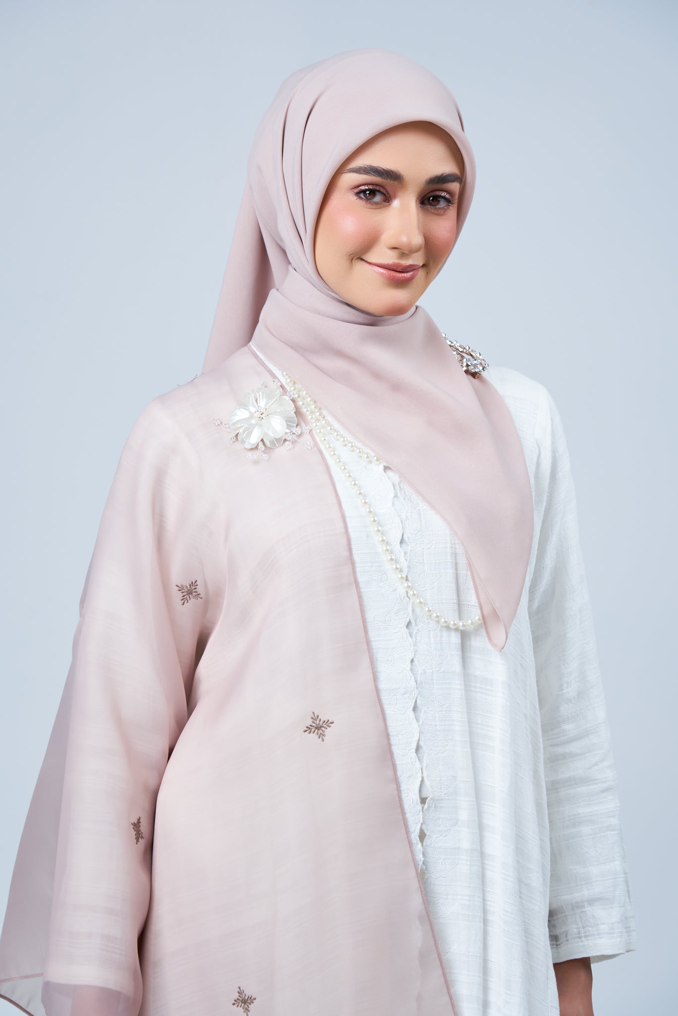 Selendang Rhea in Ratna [Ash]