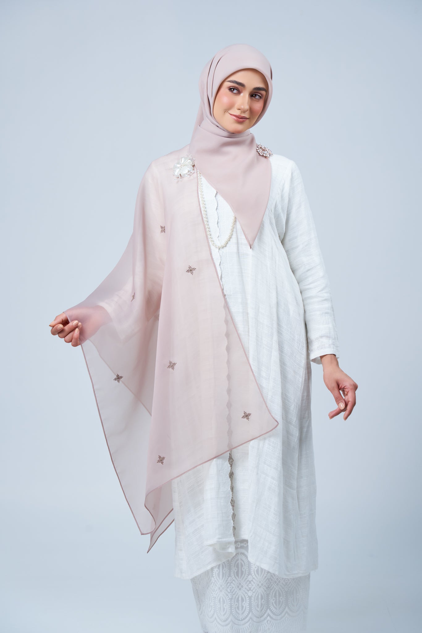 Selendang Rhea in Ratna [Ash]