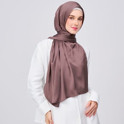 Instant Tag n' Go Shawl | Satin Bulle in Deep Brown