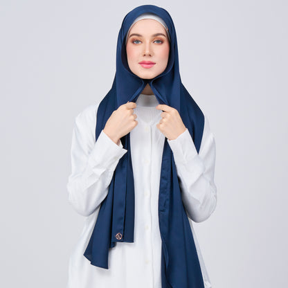 Instant Tag n' Go Shawl | Satin Bulle in Midnight Blue