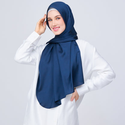 Instant Tag n' Go Shawl | Satin Bulle in Midnight Blue