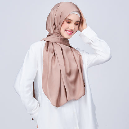 Instant Tag n' Go Shawl | Satin Bulle in Medium Toffee