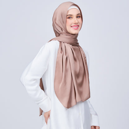 Instant Tag n' Go Shawl | Satin Bulle in Medium Toffee