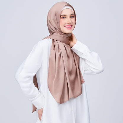 Instant Tag n' Go Shawl | Satin Bulle in Medium Toffee